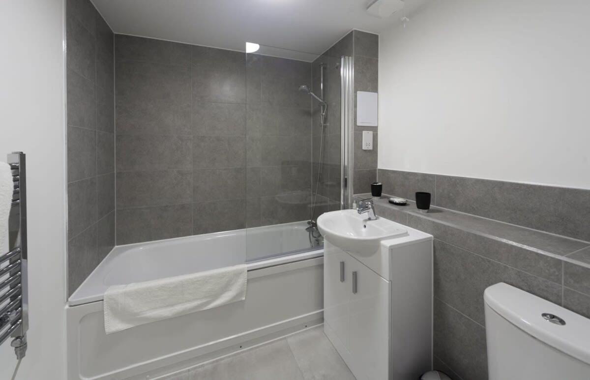 Modern And Bright 2 Bed Apartment In Ashford Ashford  Exterior foto